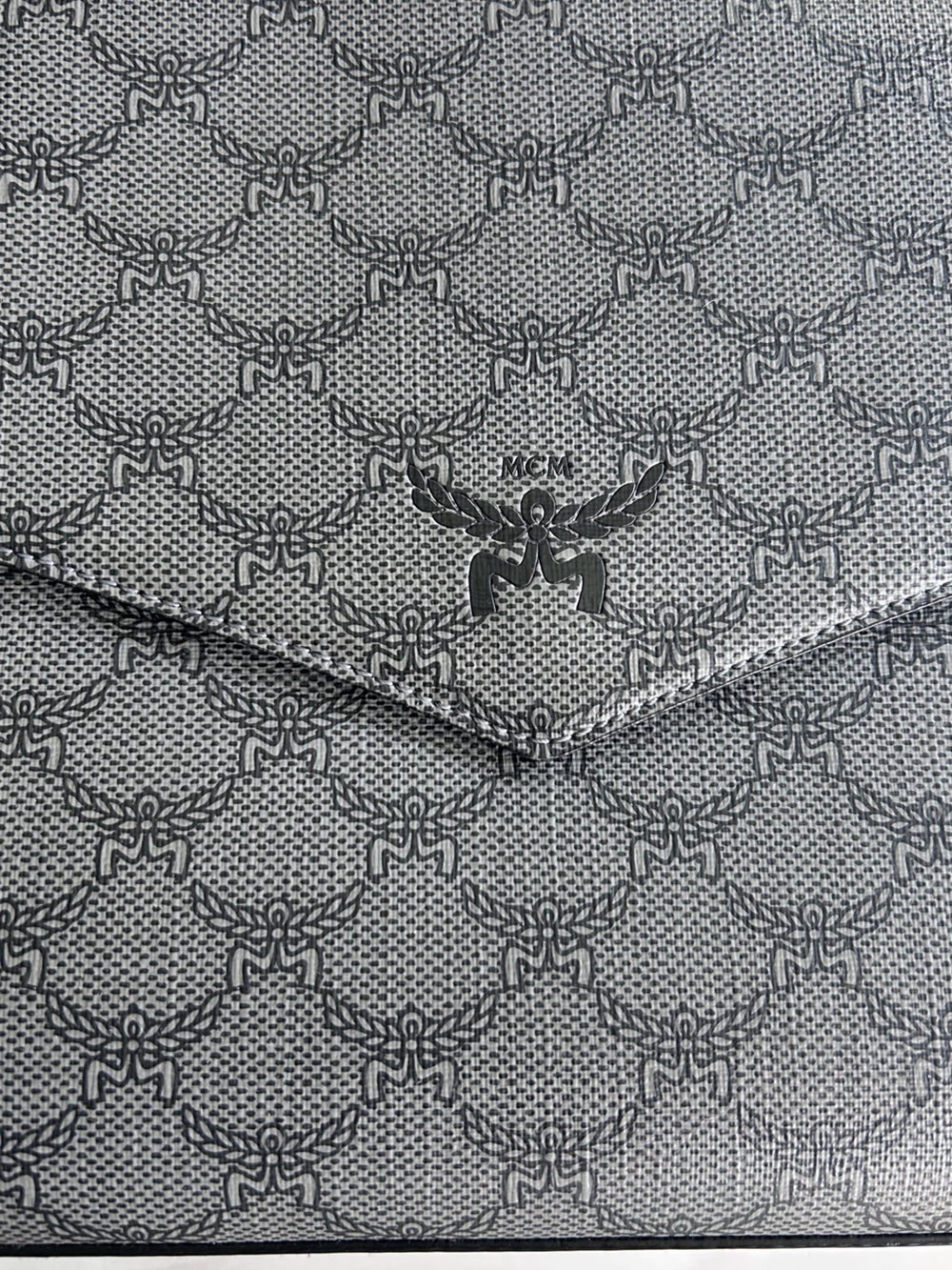 MCM Men’s Himmel Lauretos Messenger Bag - Picture 6 of 16